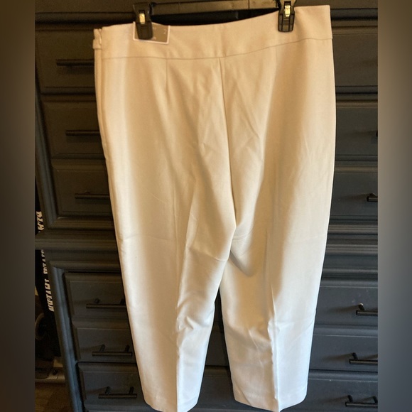 Chico’s ultimate fit cropped pants size 2 (women’s large in standard size) - Picture 2 of 6